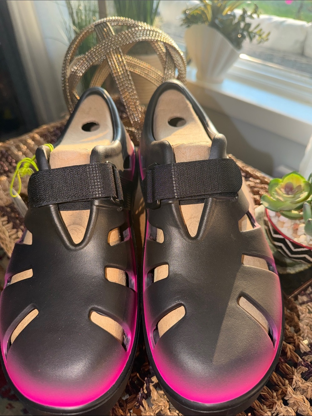 OOFOS OOcandoo Recovery Sandals Black Pink Ombre Women’s 12 NIB Style 1300